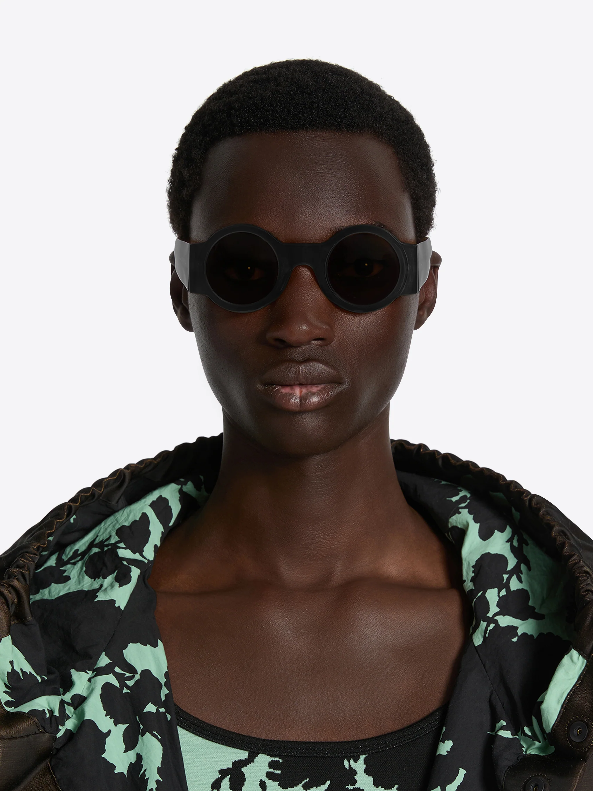 127-round-sunglasses-8.webp Round sunglasses