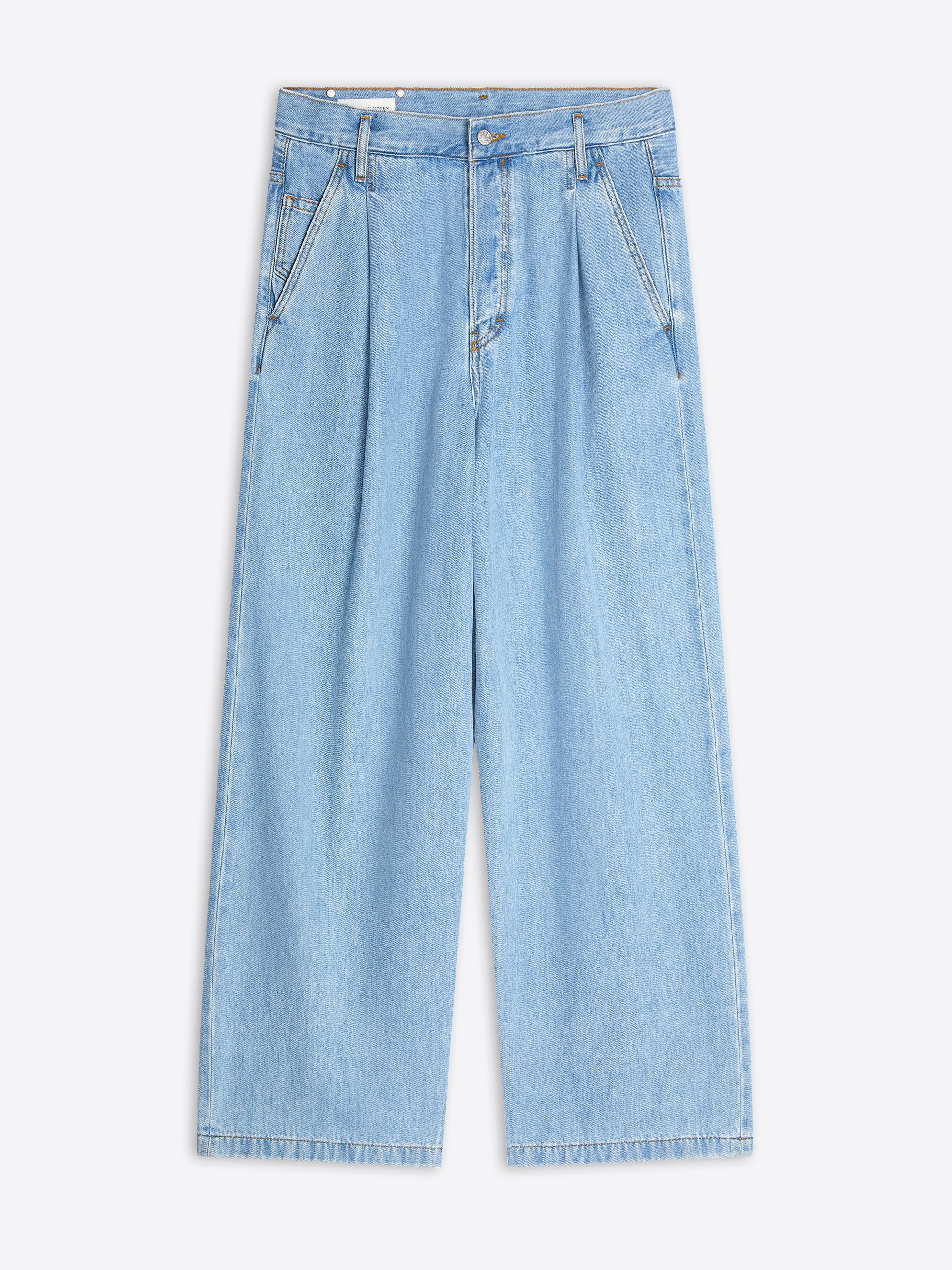 Pleated jeans