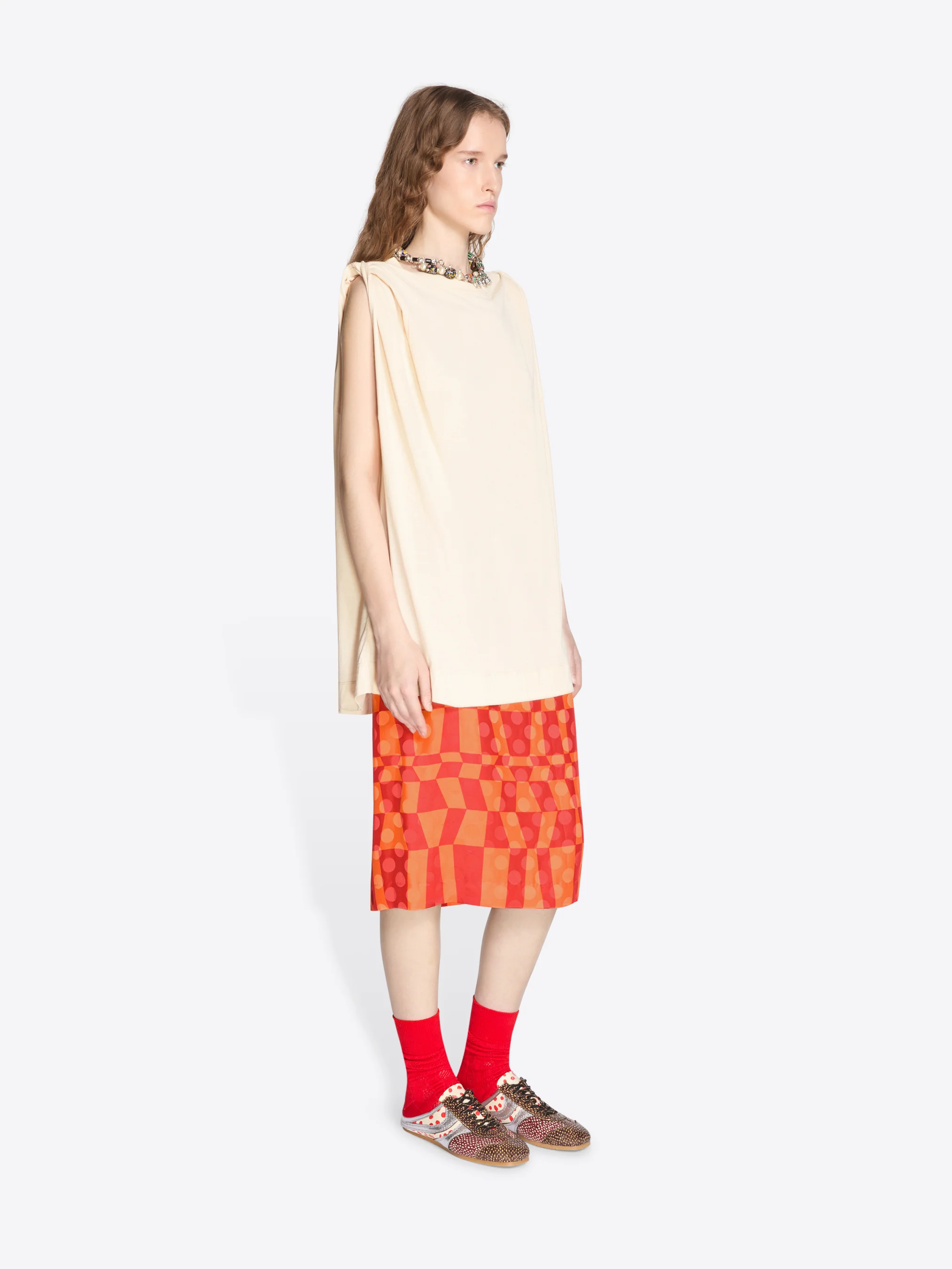 Loose sleeveless tee
