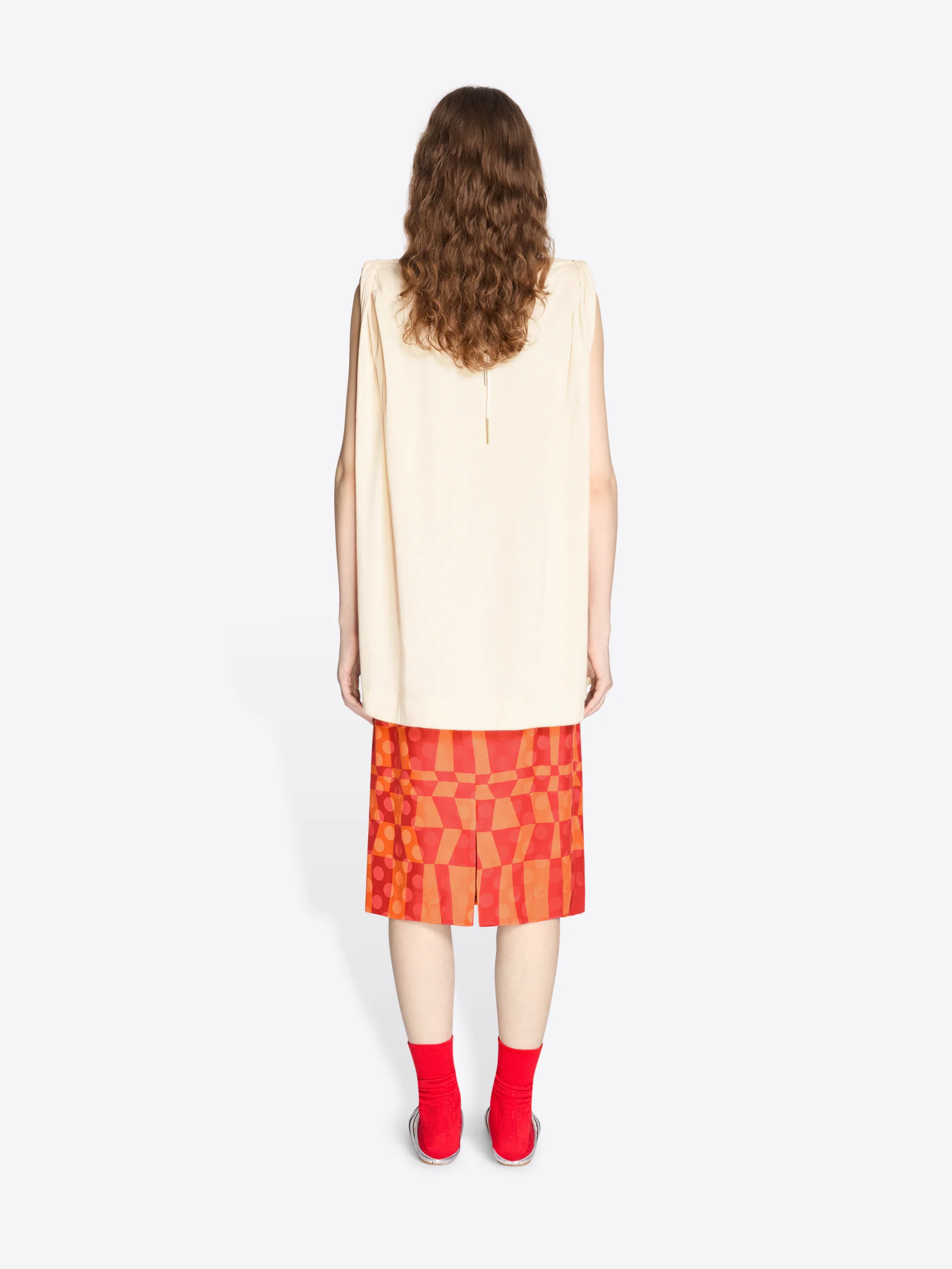 Loose sleeveless tee