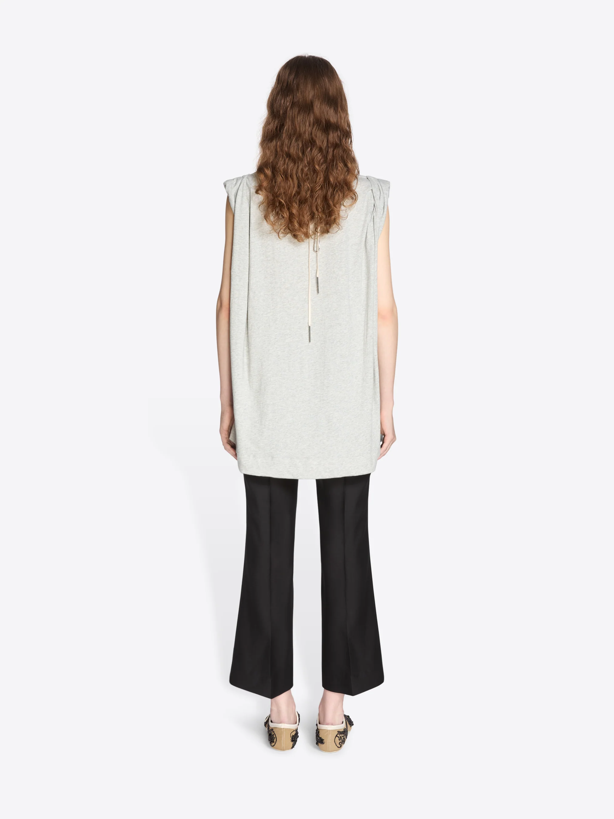 Loose sleeveless tee