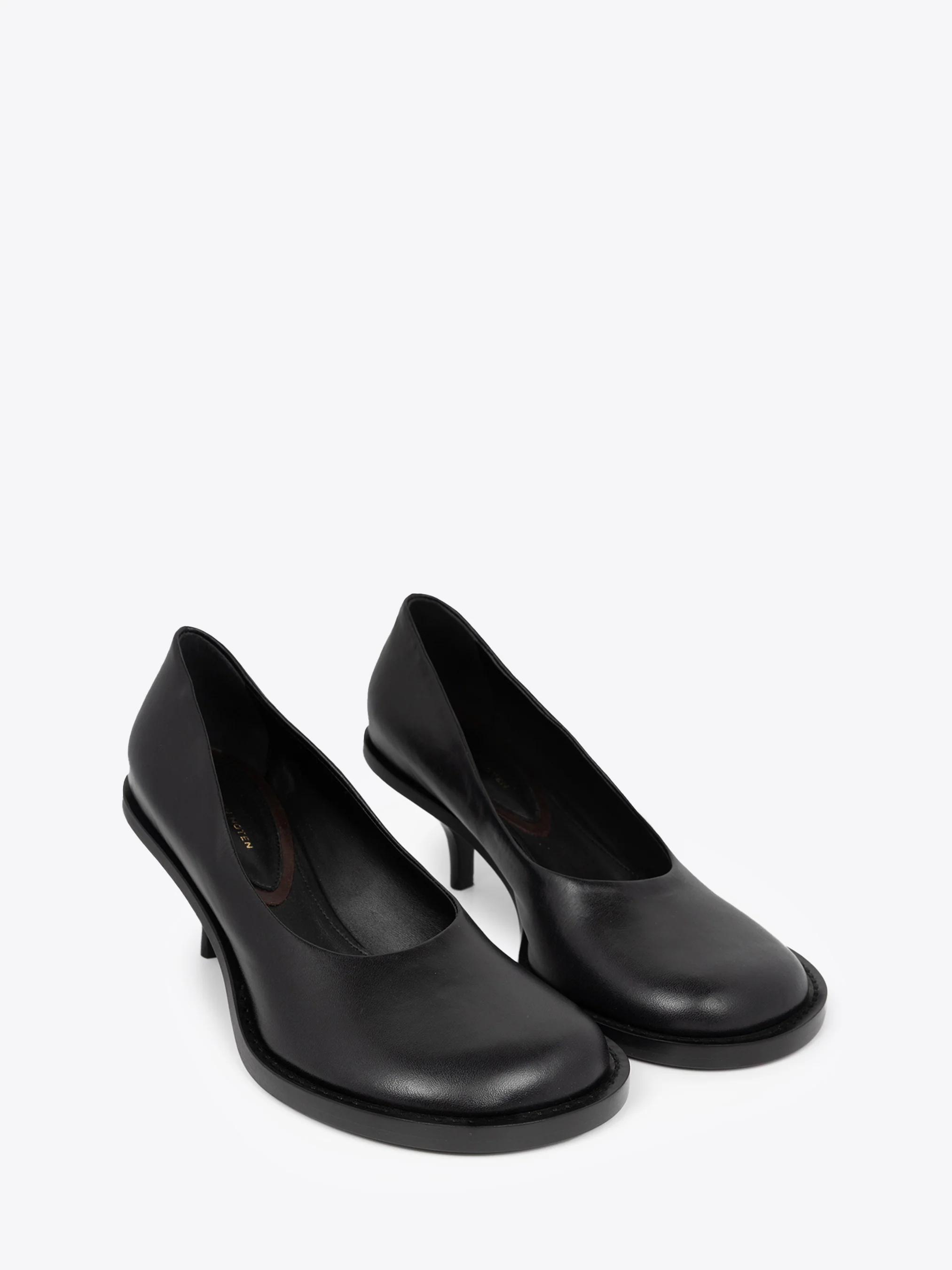 Leather pumps