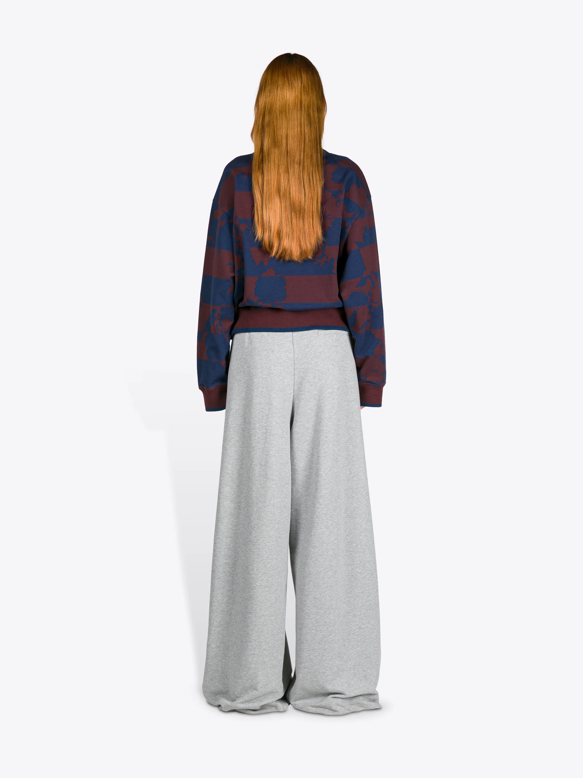 1583-printed-zipped-sweatshirt-4.webp Printed zipped sweatshirt