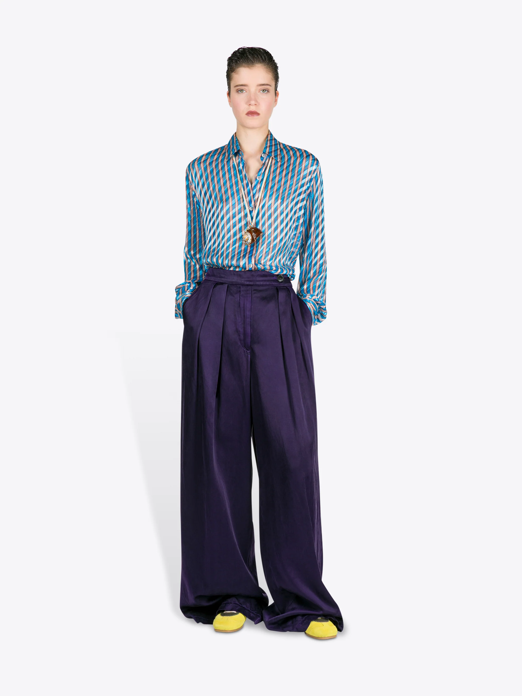 1615-wide-pleated-pants-2.webp Wide pleated pants