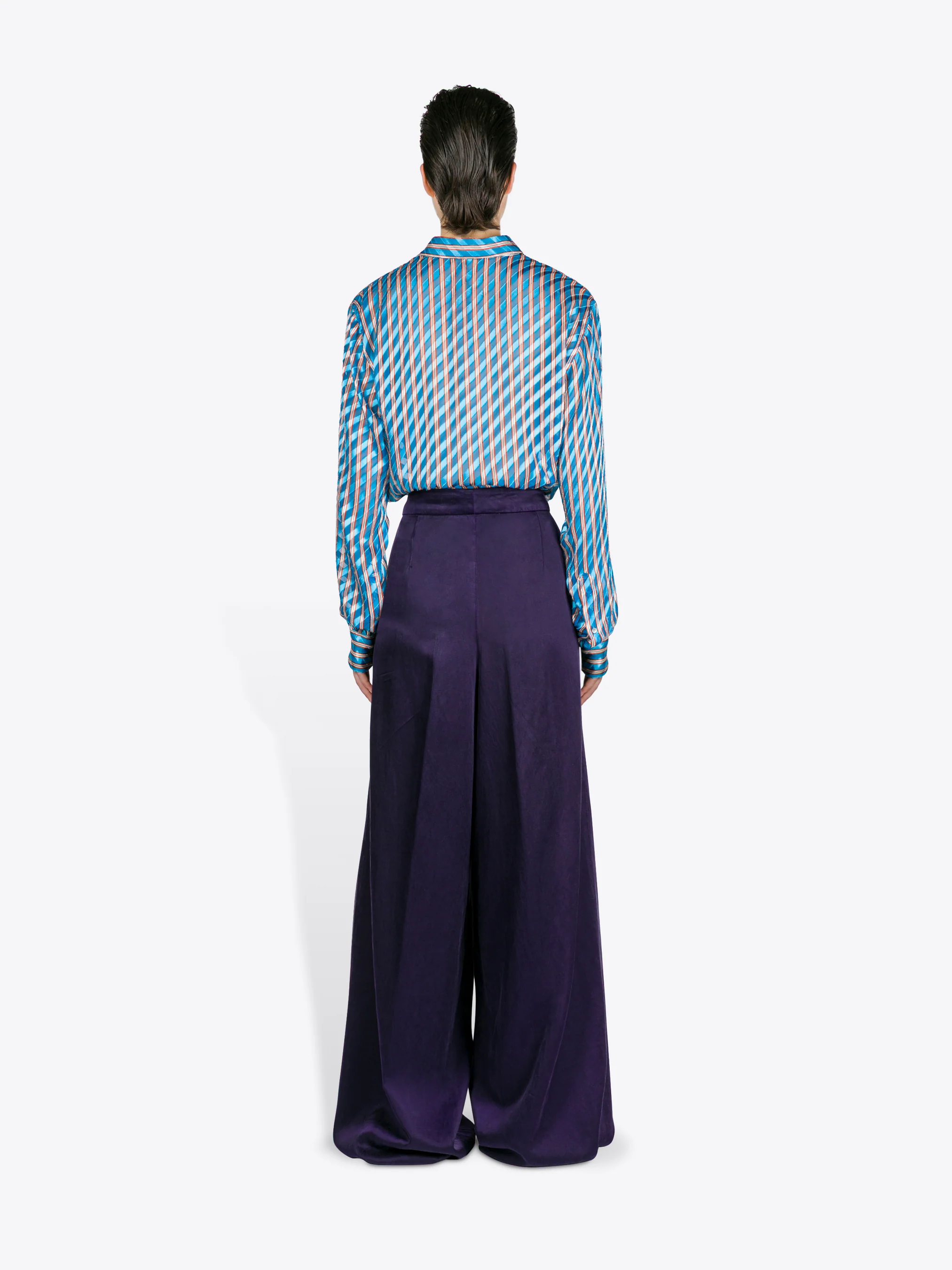 1615-wide-pleated-pants-4.webp Wide pleated pants
