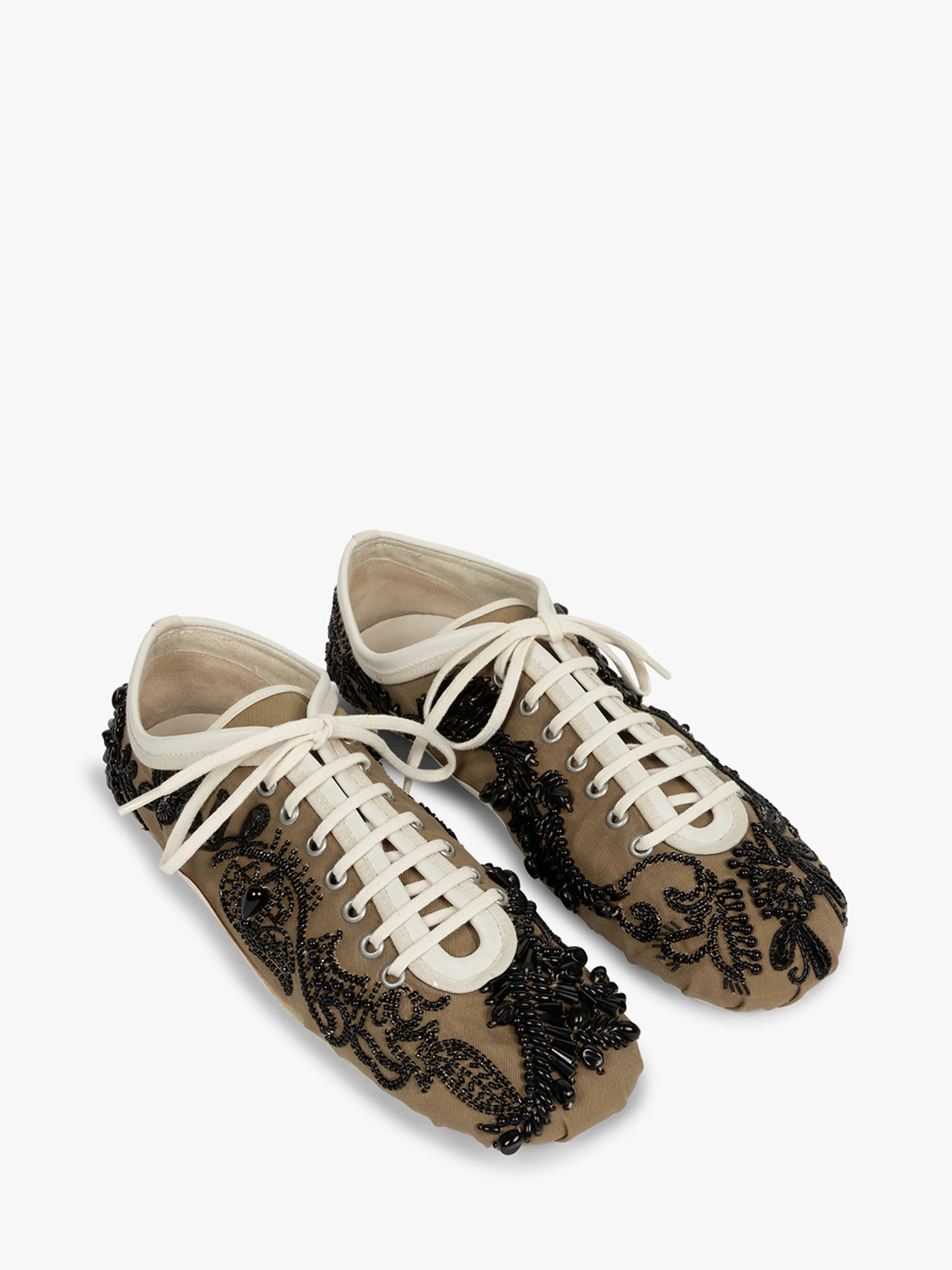 17-embroidered-ballerina-sneakers-3.webp Embroidered ballerina sneakers