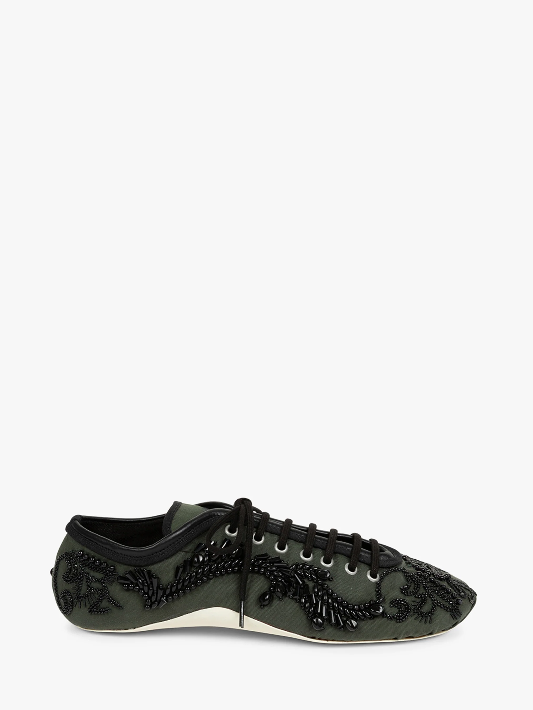 17-embroidered-ballerina-sneakers-7.webp Embroidered ballerina sneakers
