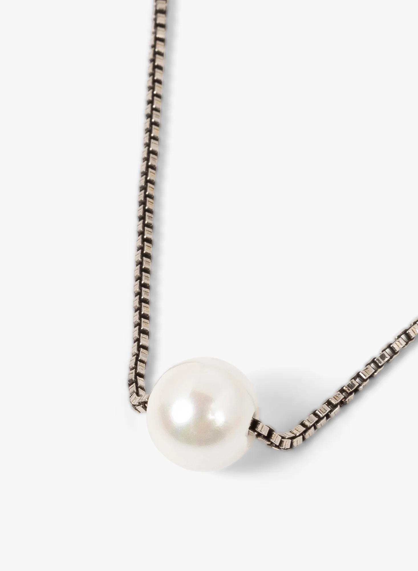 2503-pearl-stud-necklace-3.webp Pearl stud necklace