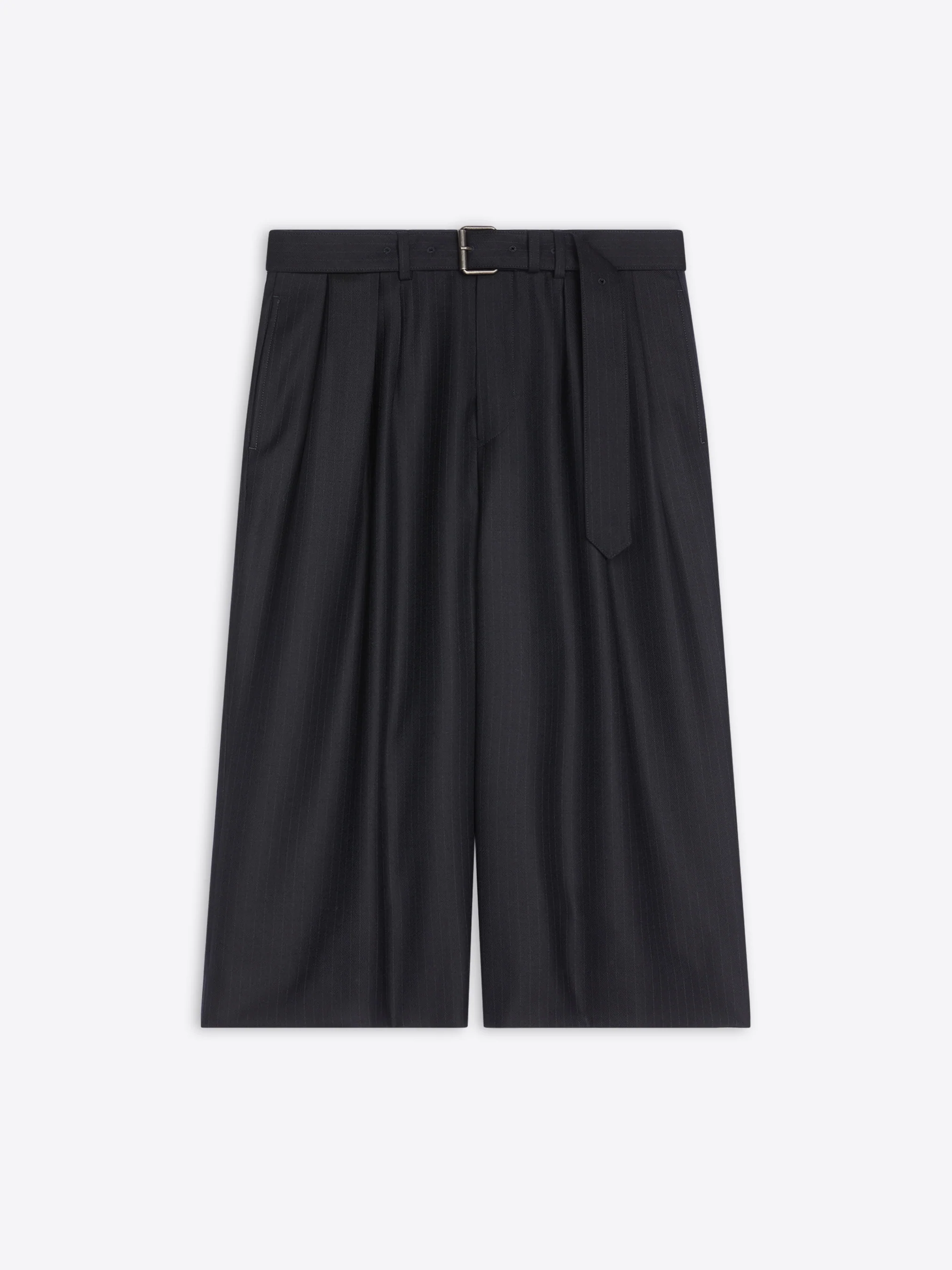 Belted light wool shorts