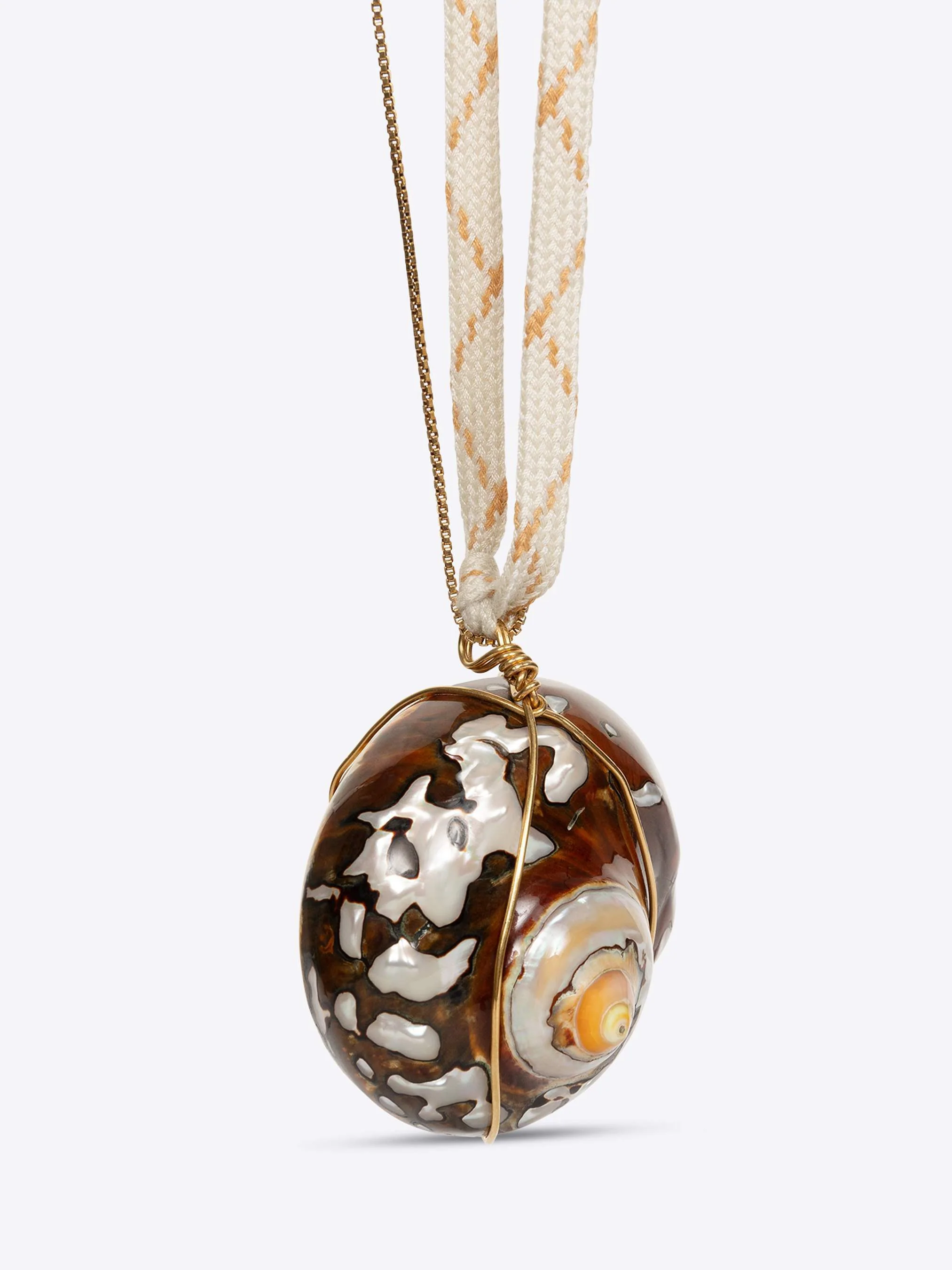 Shell charm necklace