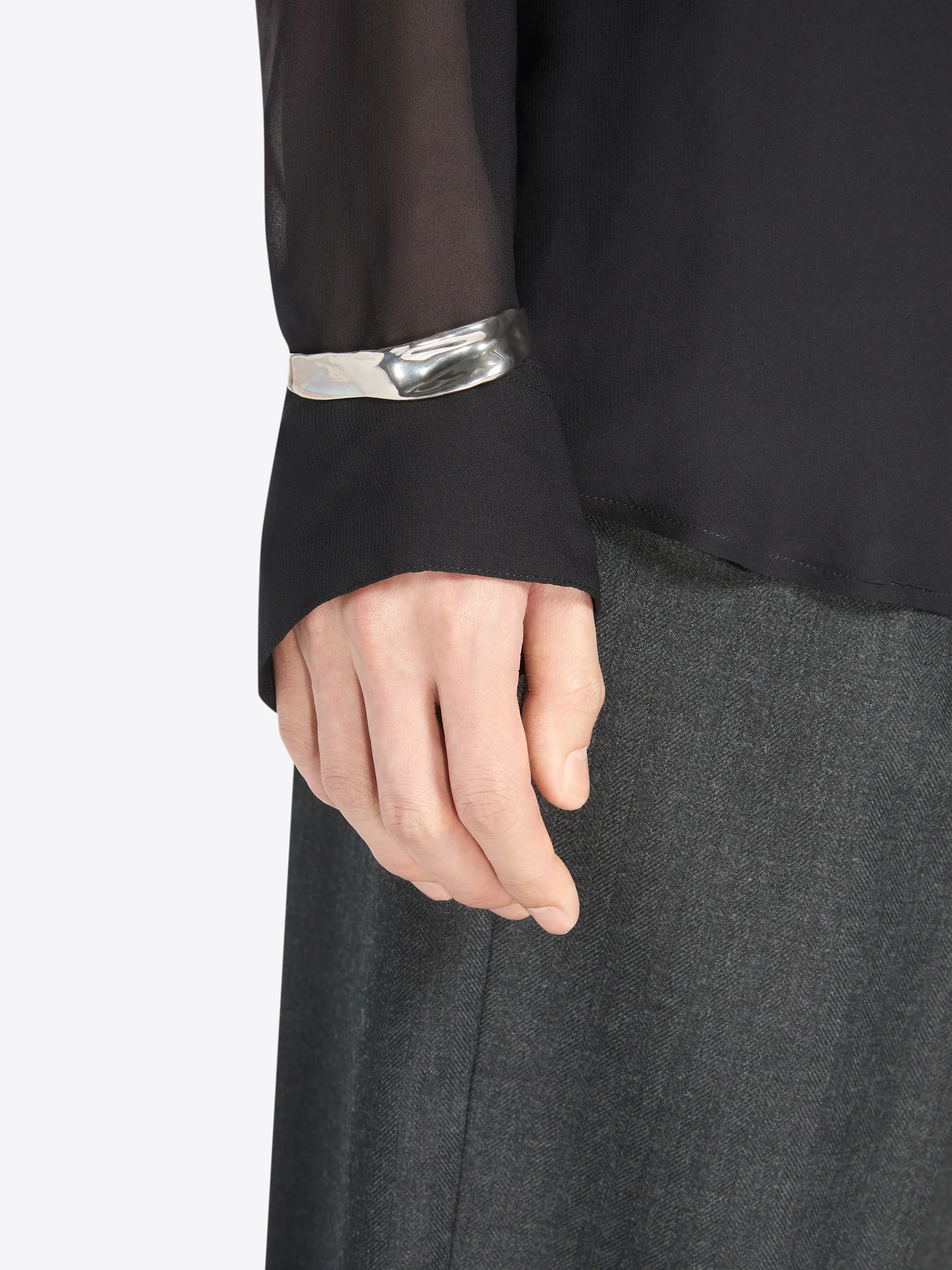 3126-anatomic-bangle-4.webp Anatomic bangle
