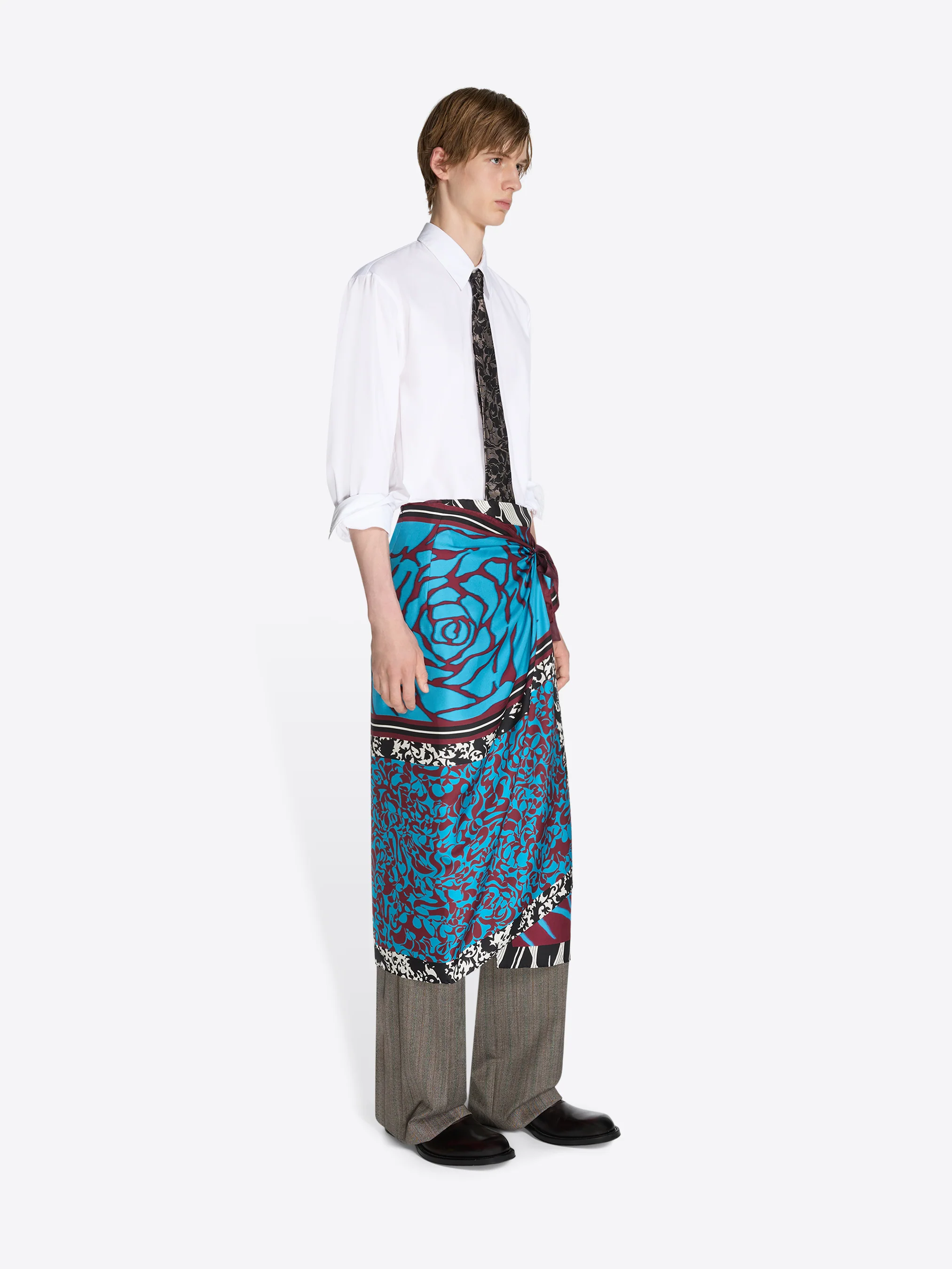 32-long-wrap-scarf-skirt-11.webp Long wrap scarf-skirt