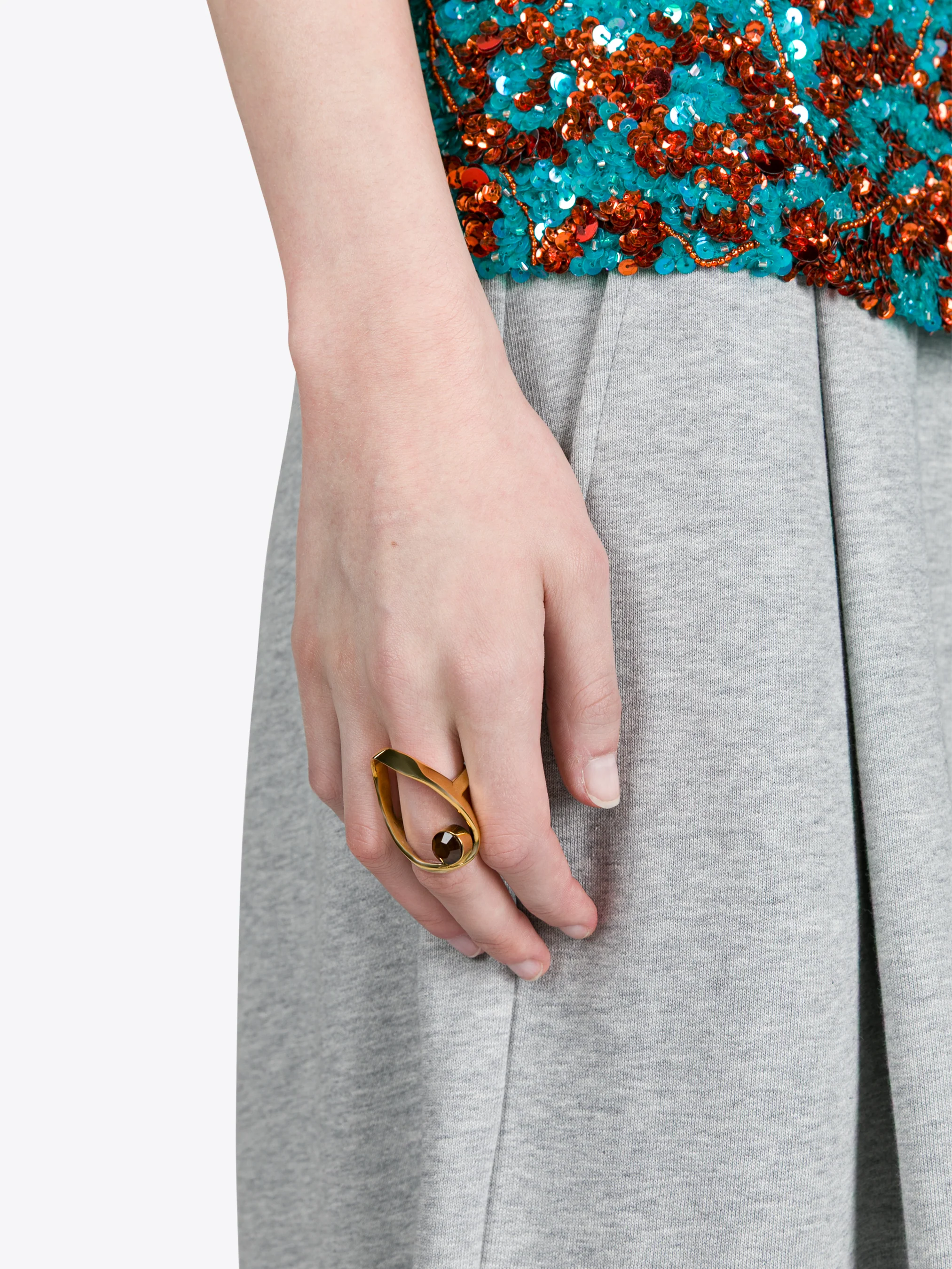 Waved jewel ring