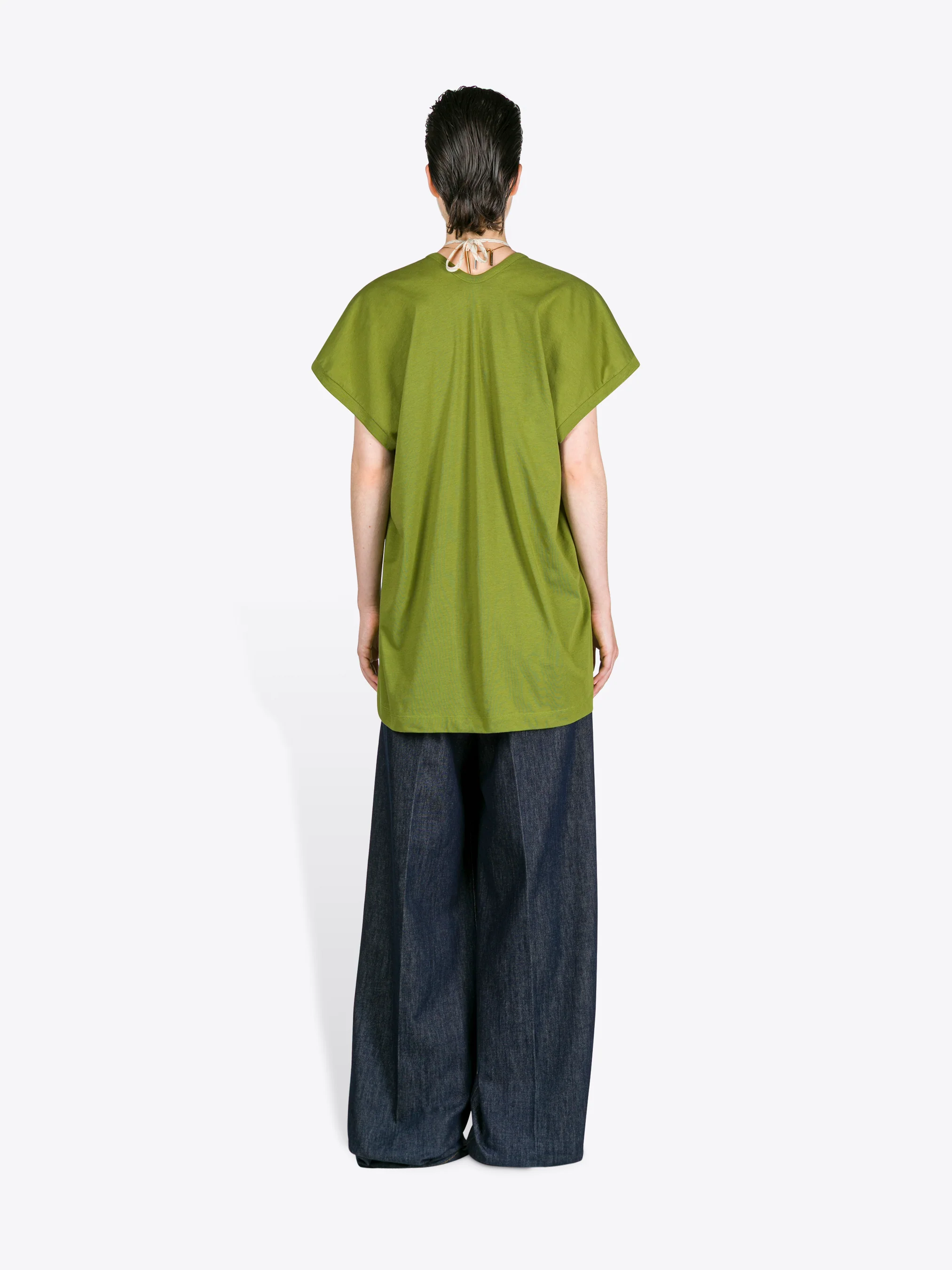 813-v-neck-tee-12.webp V-neck tee