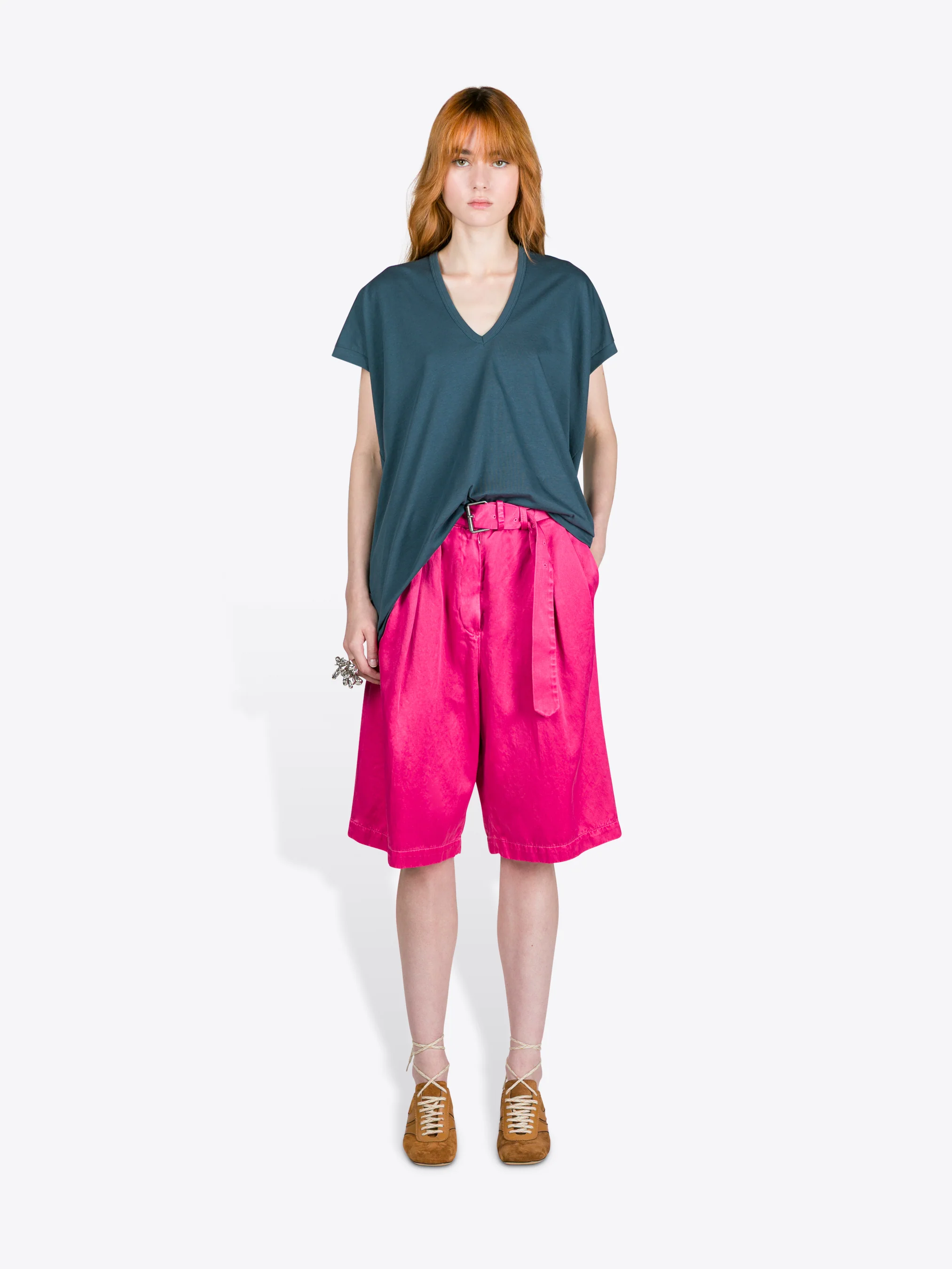 813-v-neck-tee-6.webp V-neck tee
