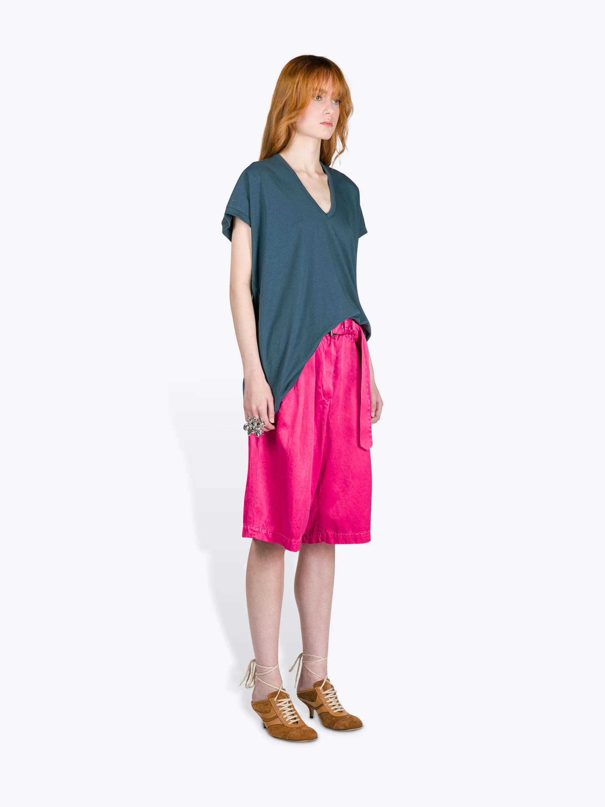 813-v-neck-tee-7.webp V-neck tee